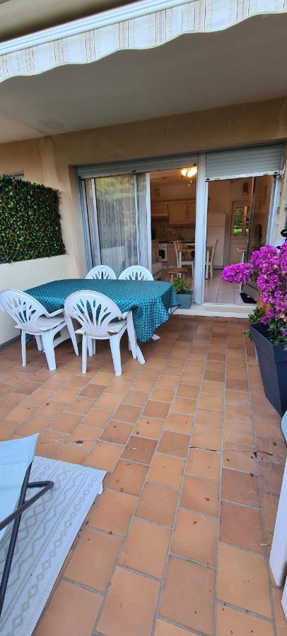 Le Tamaya Plage Charmant T2 En Rez De Jardin A 2 Pas D Une Belle Plage De Toutes Commodites Et Centre Ville Port Cavalaire-sur-Mer Luaran gambar